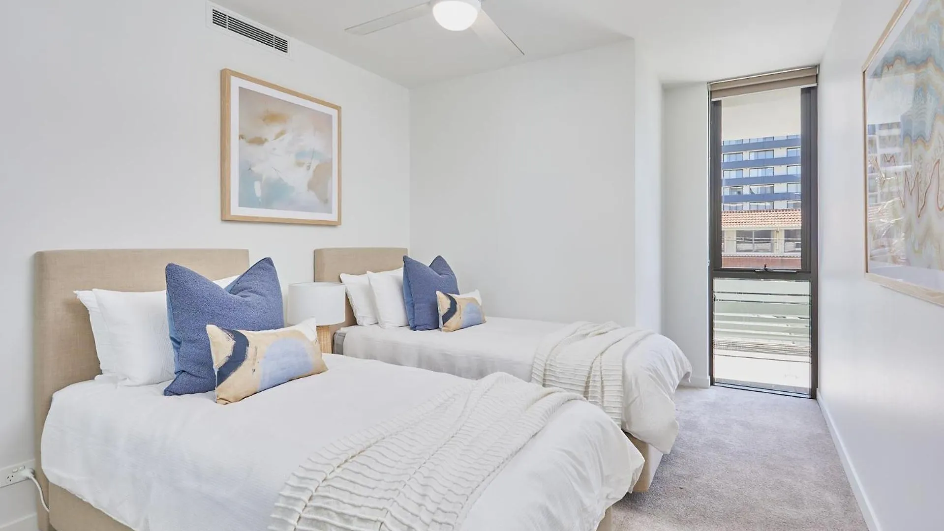 Village 305 Gold Coast 0*,